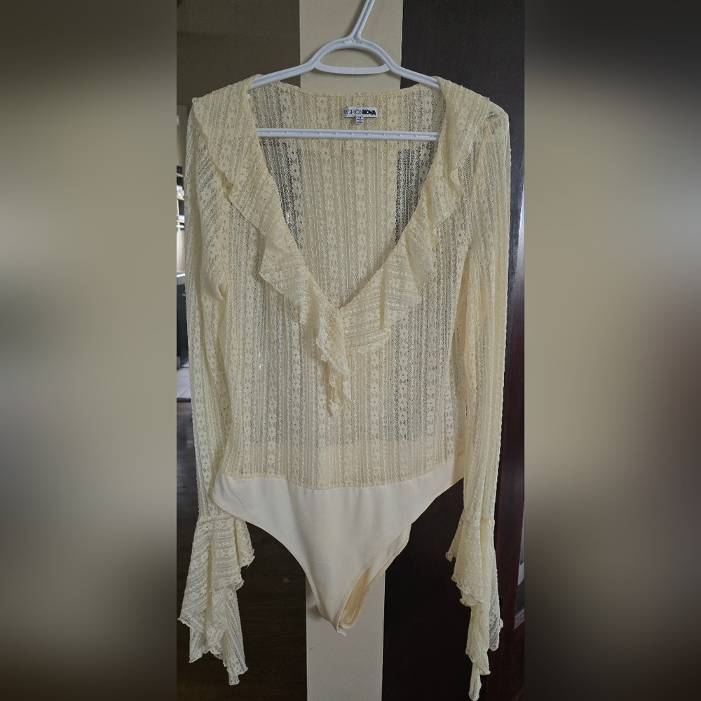 Fashion Nova Cream Lace Bodysuit